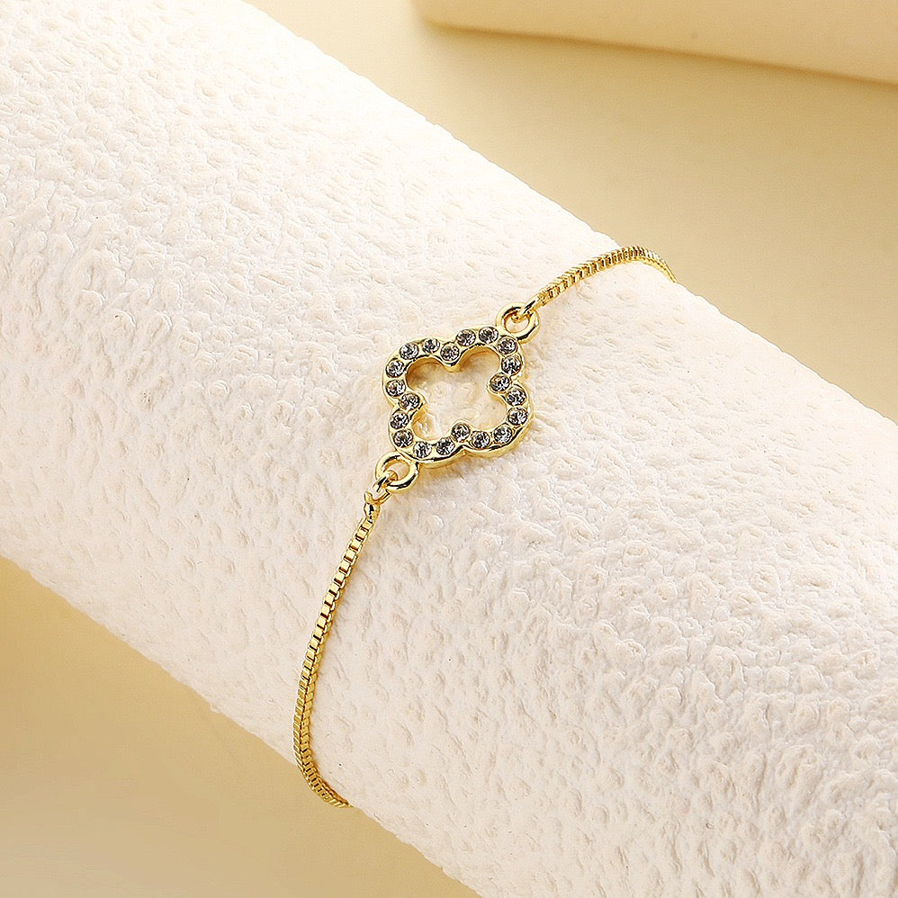 Four-leaf clover bracelet