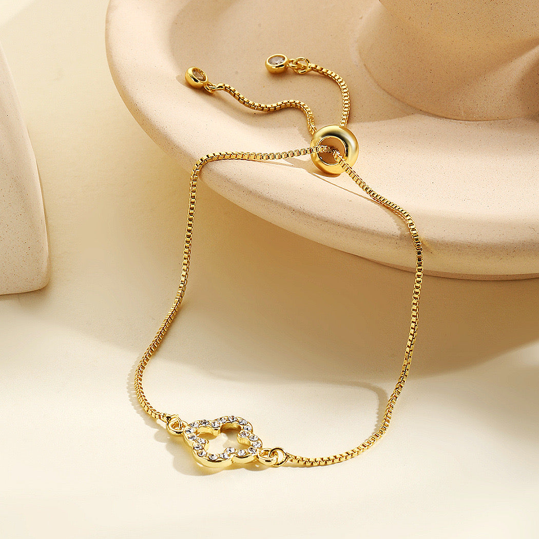 Four-leaf clover bracelet
