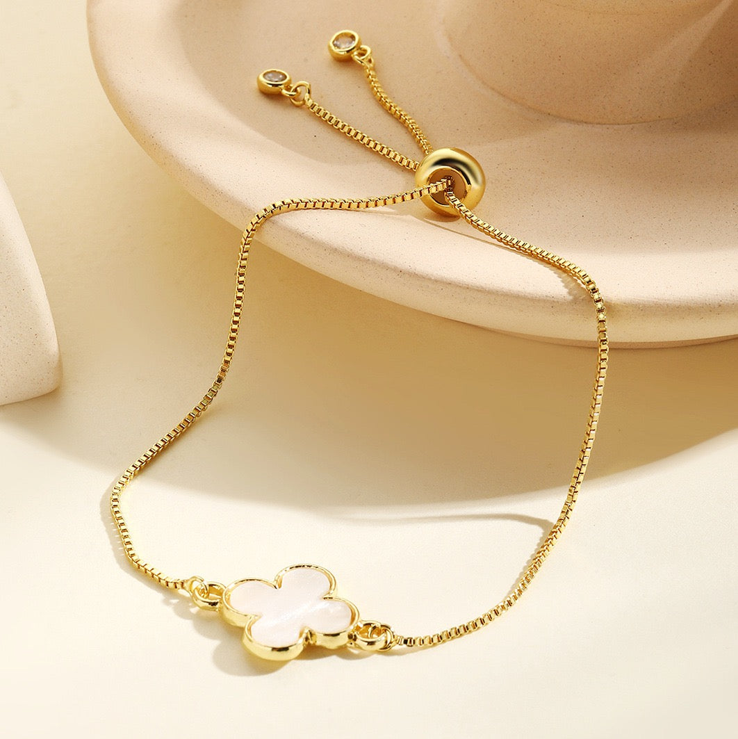 Four-leaf clover bracelet